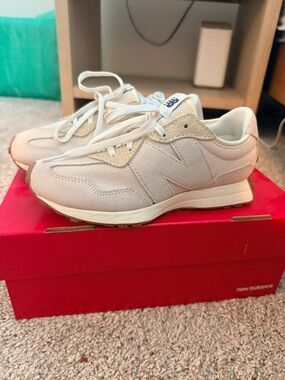New Balance Shoes Size 4 Kids 5.5 Women